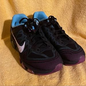 Nike Air Max Tail Wind 7 Running Shoes